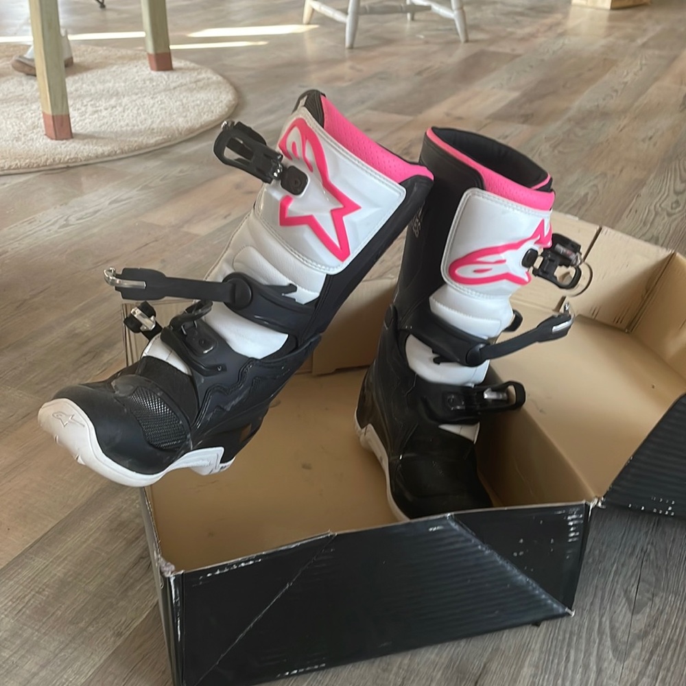 Dirt bike boots